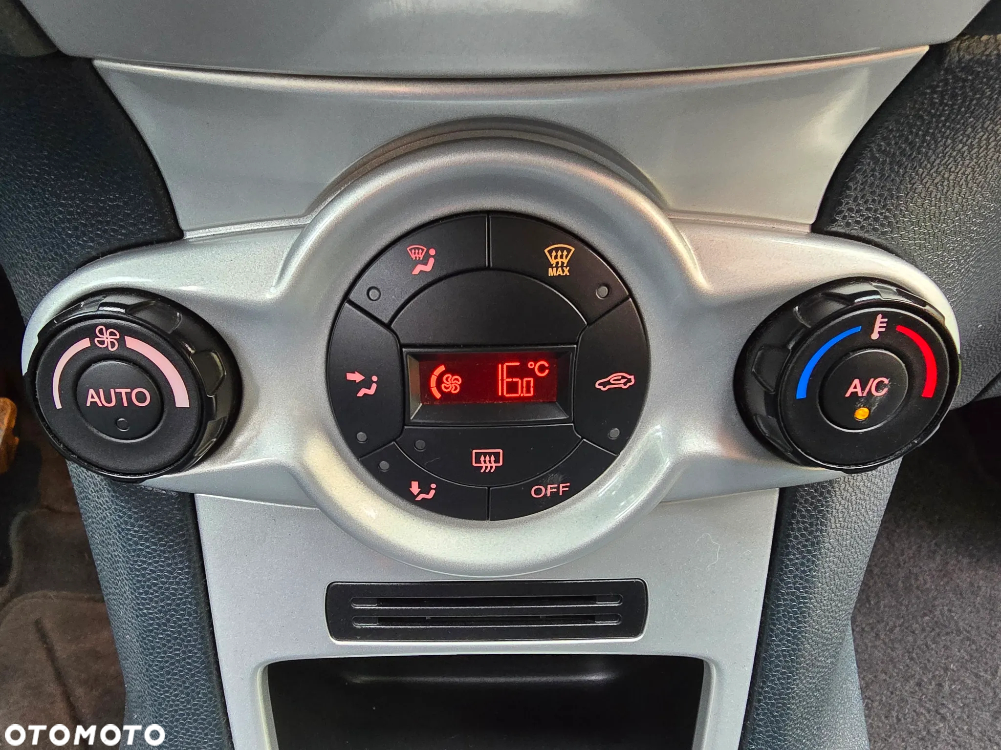 Ford Fiesta 1.6 Titanium - 24