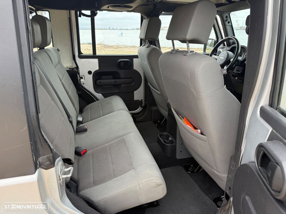 Jeep Wrangler Unlimited 2.8 CRD ATX Sahara - 18