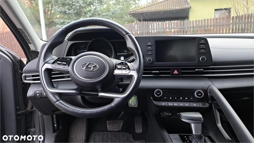 Hyundai Elantra - 13