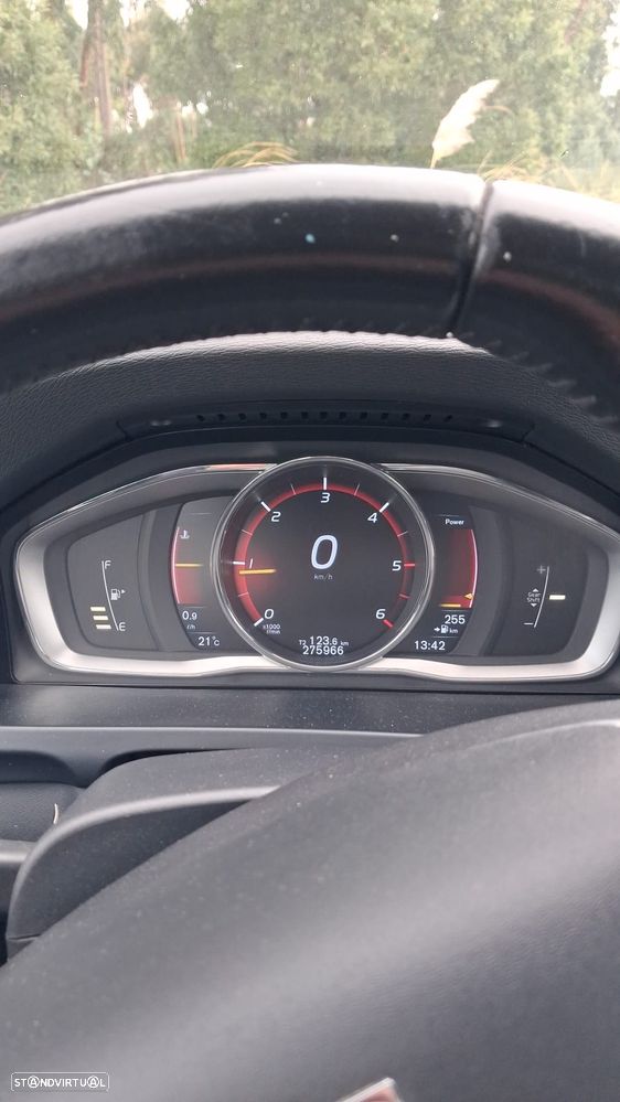 Volvo V60 D2 Momentum - 1