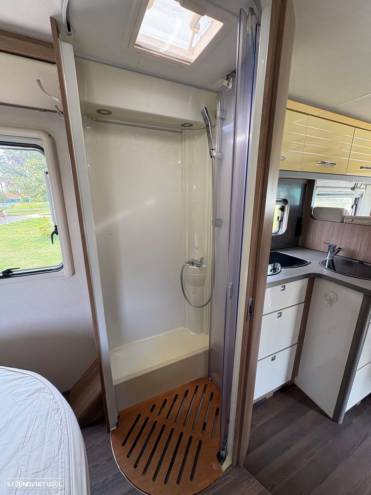 Burstner Aviano Aviano 727 cama central - 23