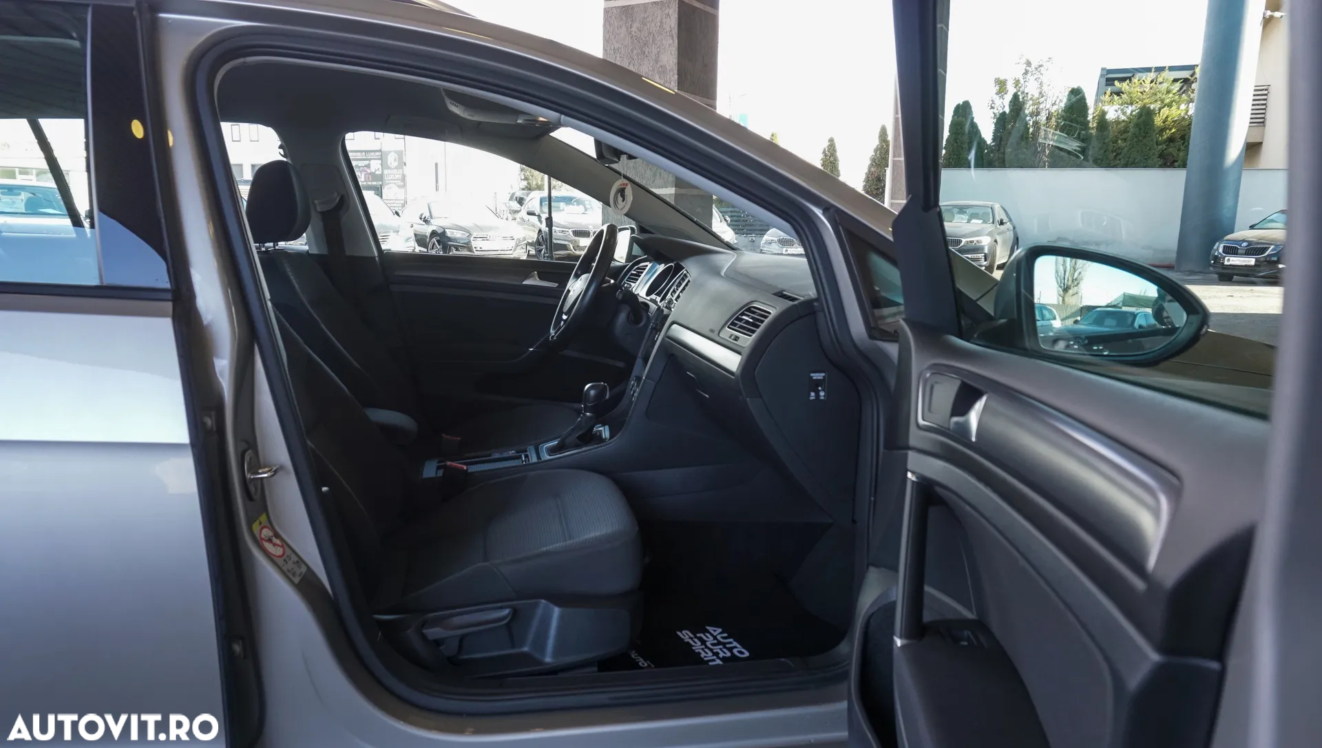 Volkswagen Golf 1.6 TDI DSG Comfortline - 26