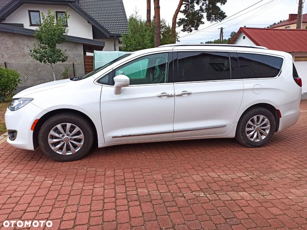 Chrysler Pacifica - 9