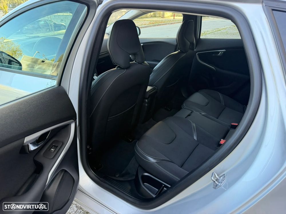 Volvo V40 2.0 D3 Momentum Geartronic - 6