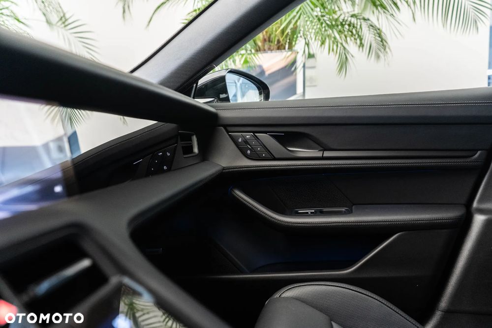 Porsche Taycan 105kWh Black Edition - 23