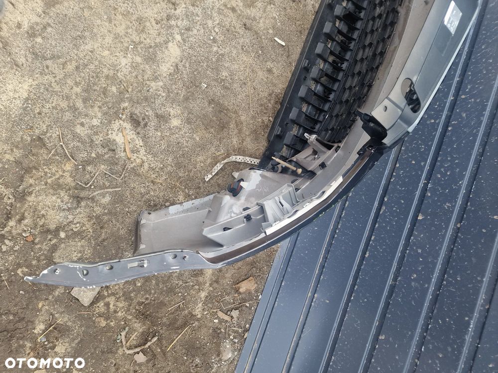 24/ zderzak przedni skoda octavia III - 6