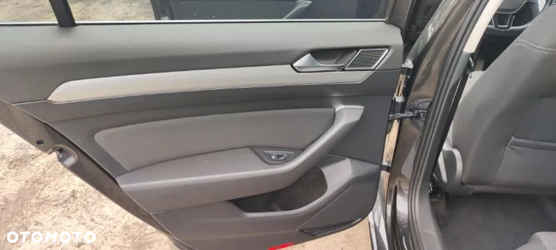 Volkswagen Passat 2.0 TDI SCR Comfortline - 4