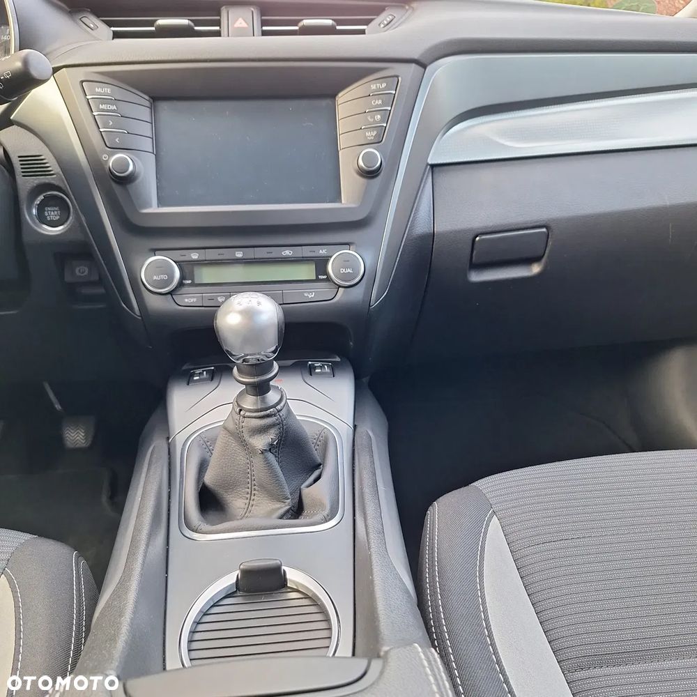 Toyota Avensis 2.0 D-4D Prestige - 19