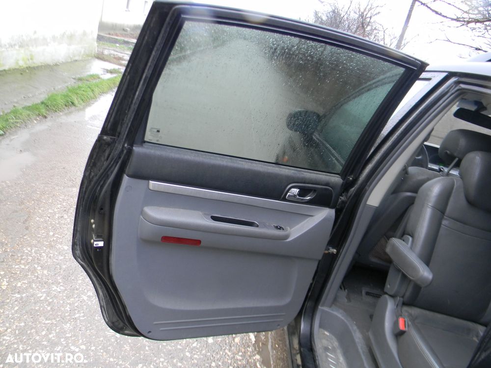 Dezmembrari  Ssangyong RODIUS  2005  > 0000 2.7 Xdi Motorina - 40