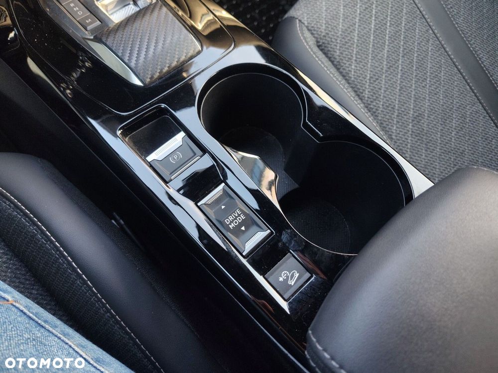 Peugeot 2008 1.2 PureTech Allure S&S EAT8 - 17