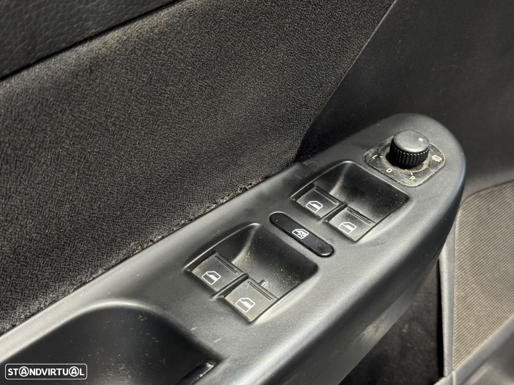 VW Passat 2.0 TDI 4M Confortline - 11