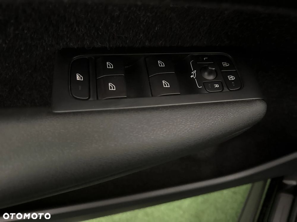 Volvo XC 40 T3 Momentum Pro - 12