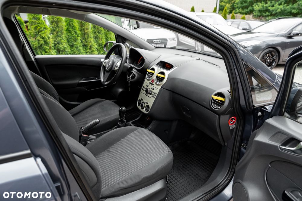 Opel Corsa 1.2 16V Cosmo - 24