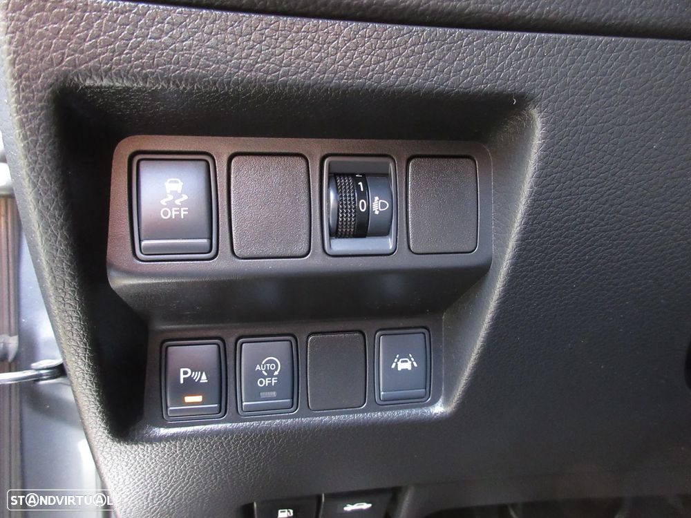 Nissan Qashqai 1.5 dCi N-Connecta 18 - 26