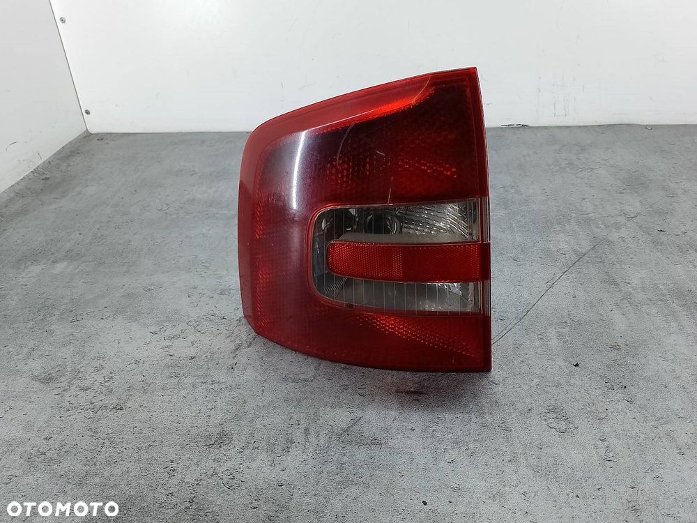 LAMPA TYLNA LEWA SKODA OCTAVIA II 275901  KOMBI - 1