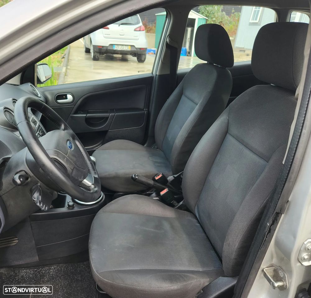 Ford Fiesta 1.4 TDCI Ghia - 11