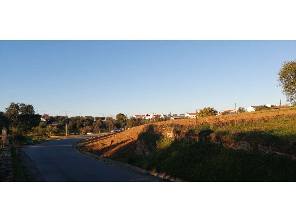 Terreno com 10000 m2 próximo da Vila de Redondo - Grande imagem: 3/8