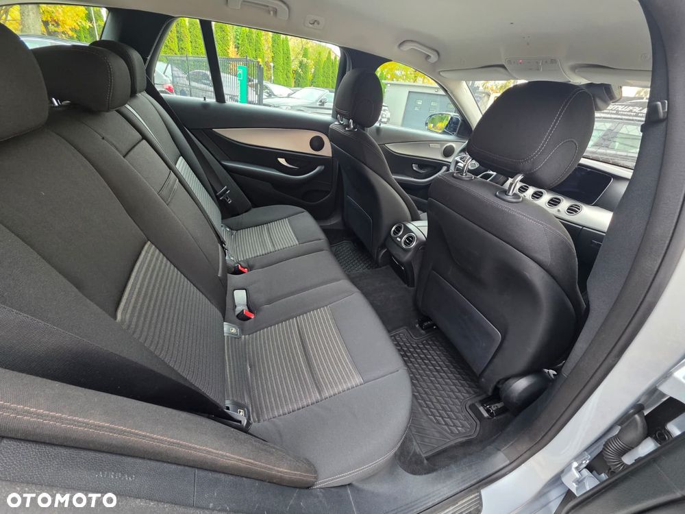 Mercedes-Benz Klasa E 220 d 9G-TRONIC Avantgarde - 28