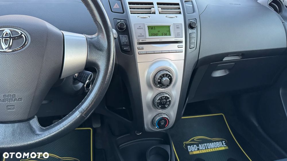 Toyota Yaris 1.3 Sol - 32