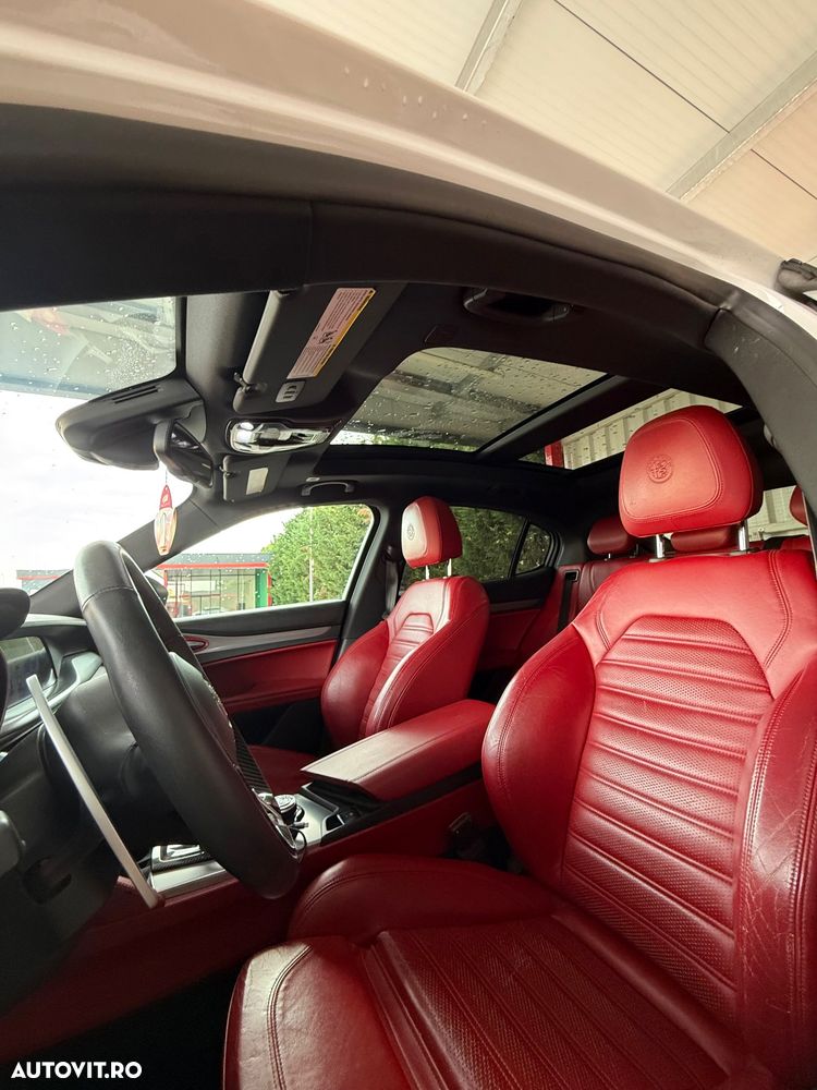Alfa Romeo Stelvio 2.0 Turbo AWD AT8 Veloce - 11