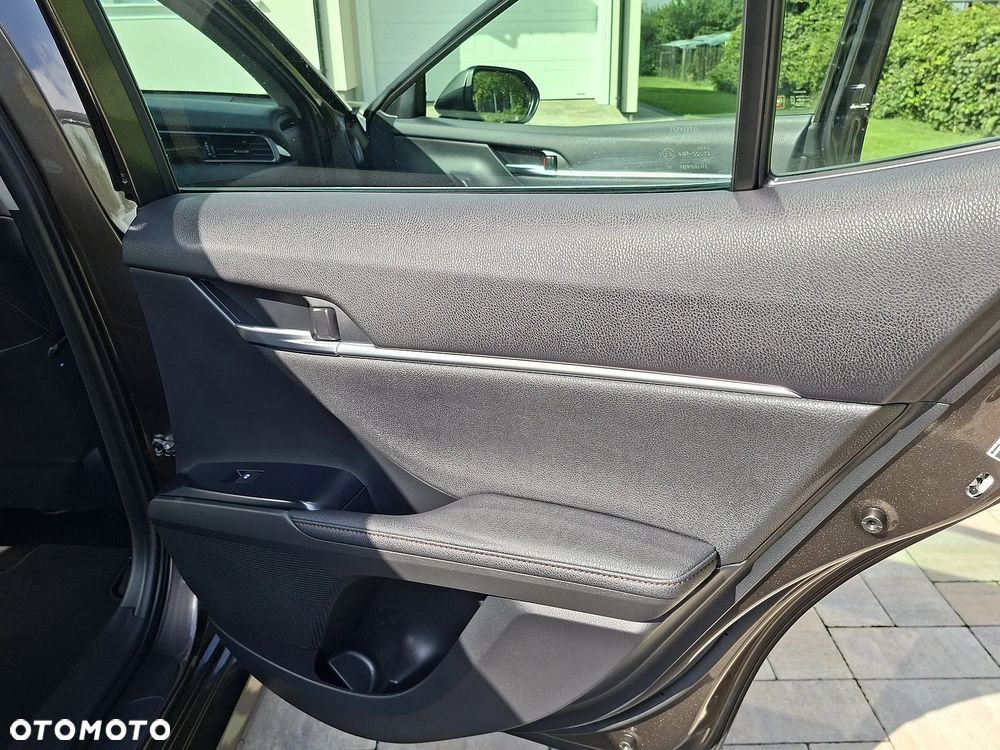 Toyota Camry - 18