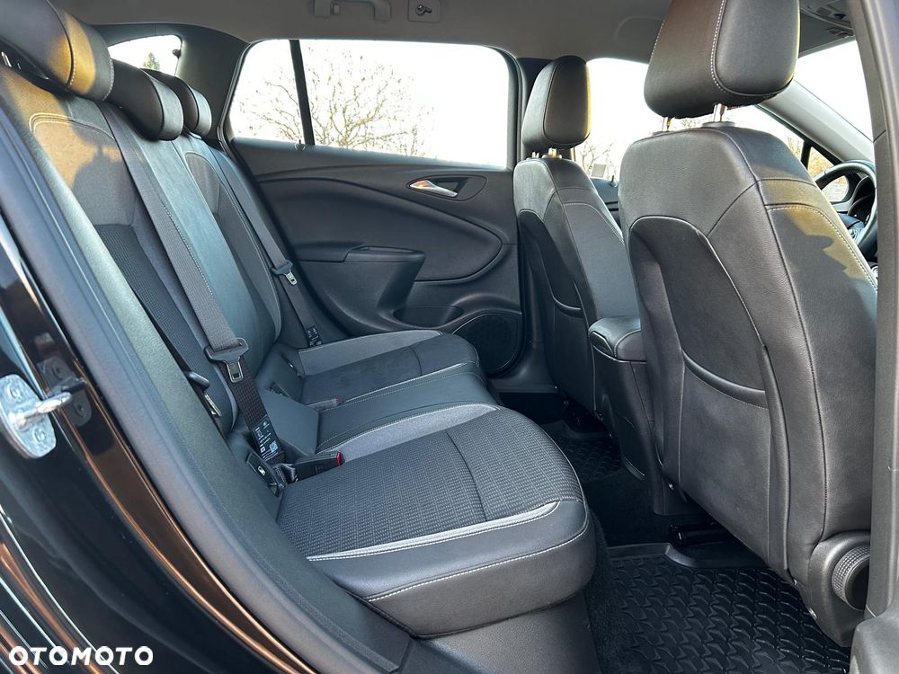 Opel Astra 1.2 Turbo Business Edition - 35