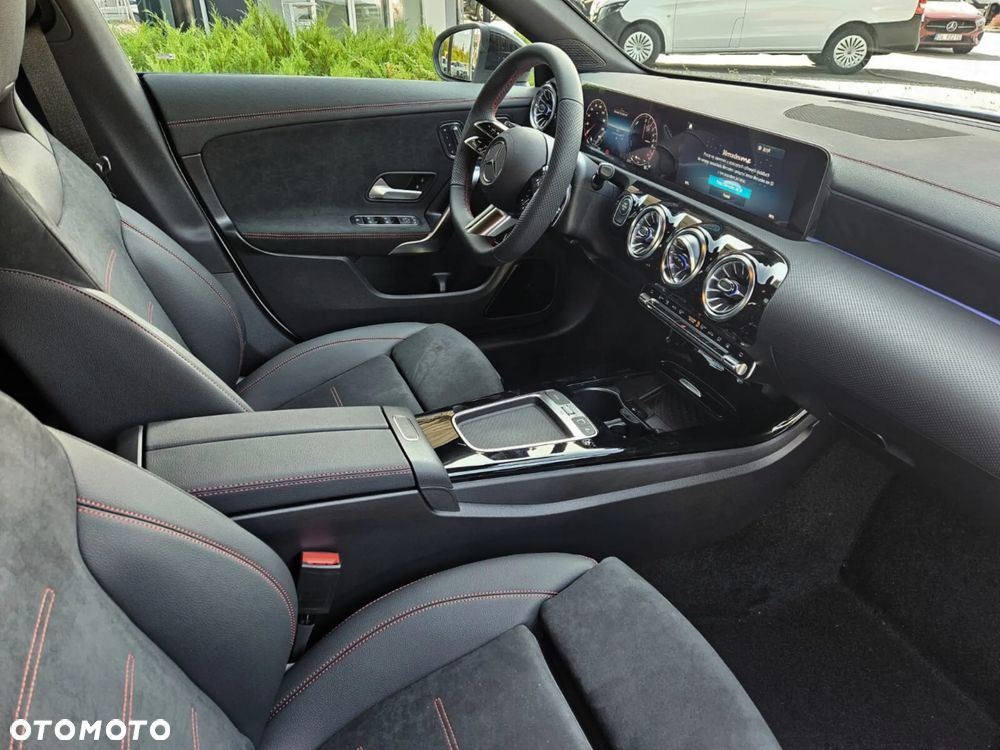 Mercedes-Benz CLA 250 e PHEV AMG Line 8G-DCT - 17