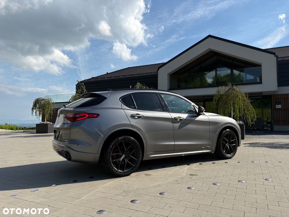 Alfa Romeo Stelvio 2.0 Turbo 16V AT8-Q4 Ti - 4