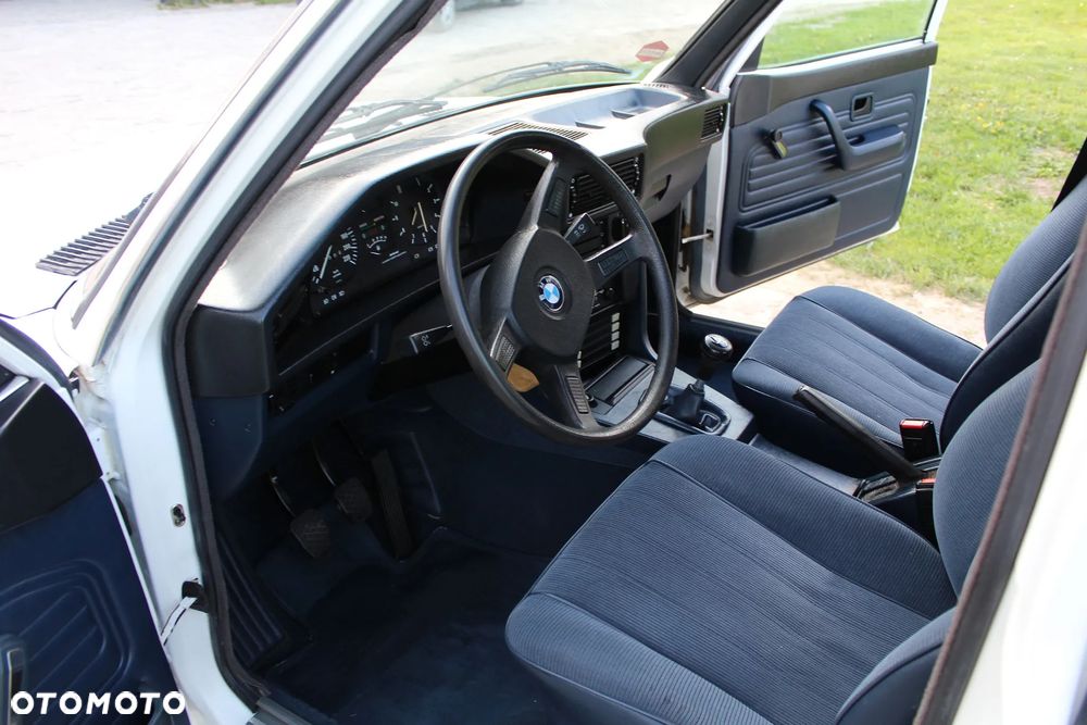 BMW Seria 5 518 i - 16