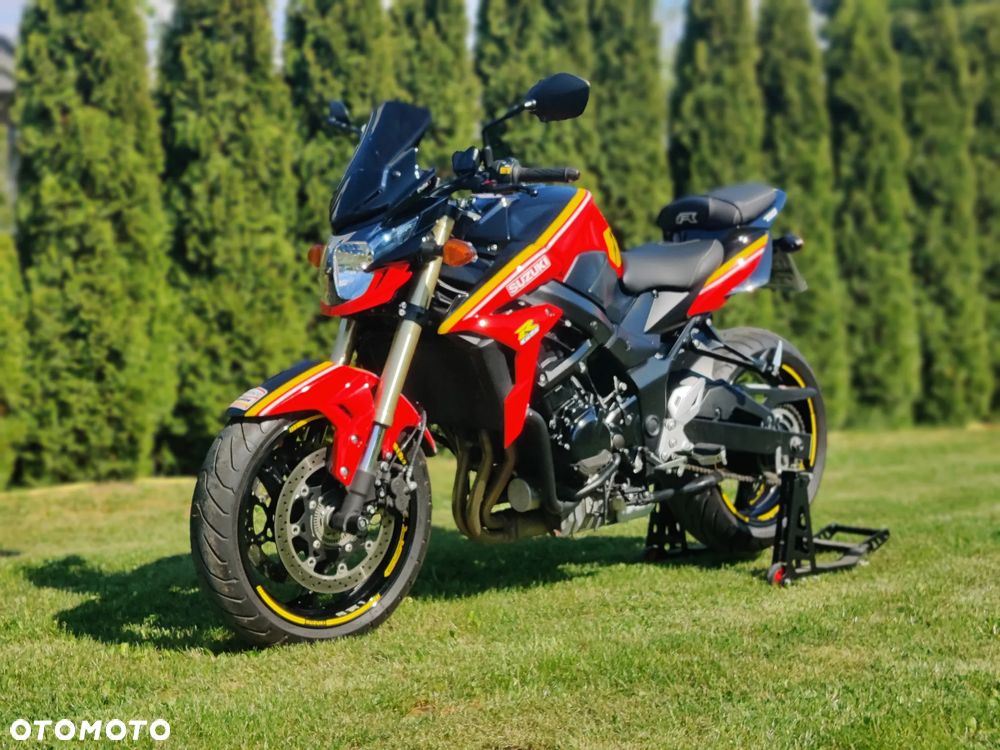 Suzuki GSR - 1