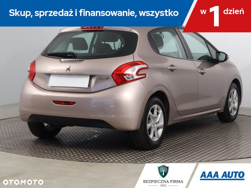 Peugeot 208 - 6