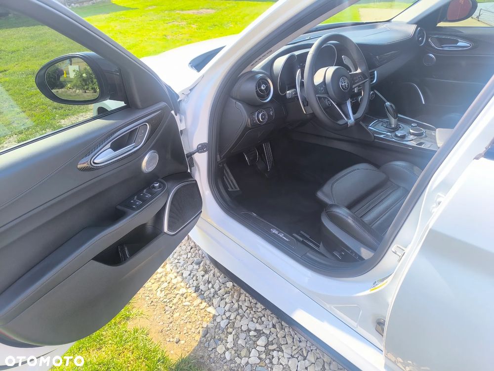 Alfa Romeo Giulia 2.0 Turbo 16V AT8-Q4 Ti - 17