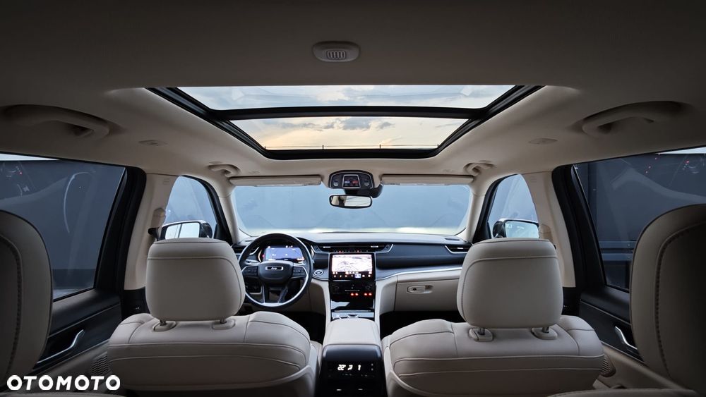 Jeep Grand Cherokee - 24