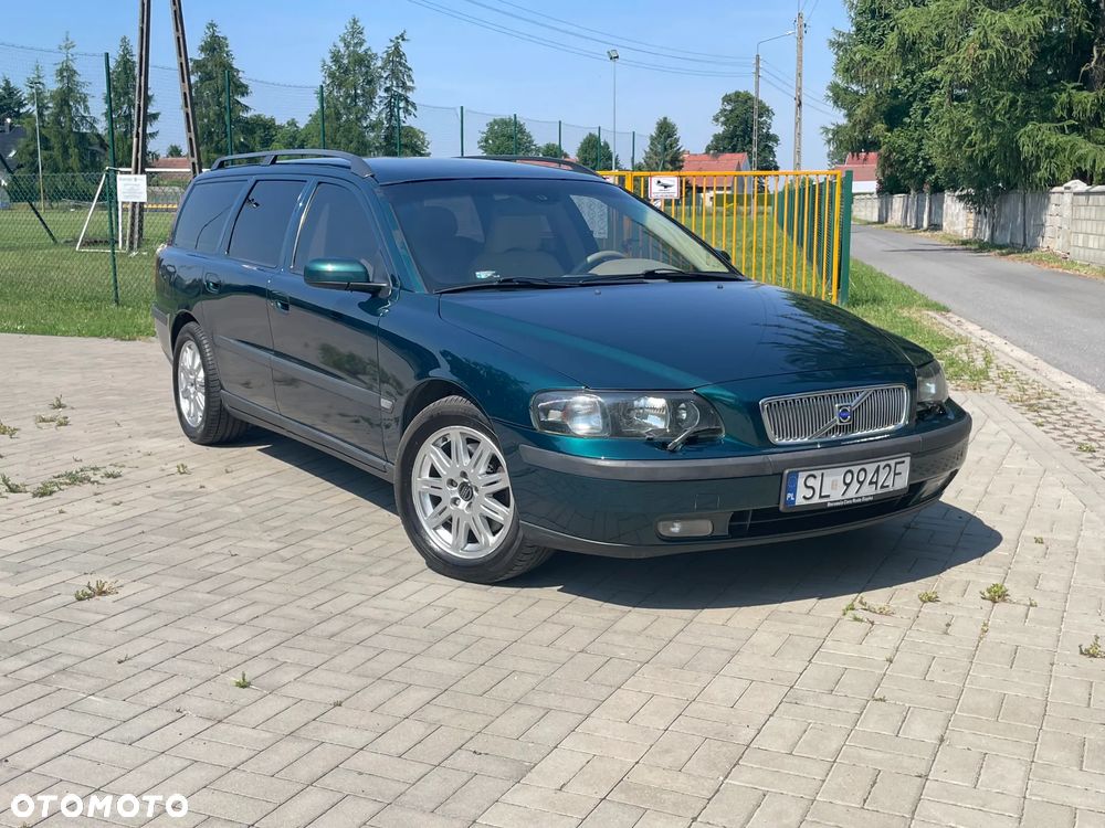 Volvo V70 2.5T Momentum - 1