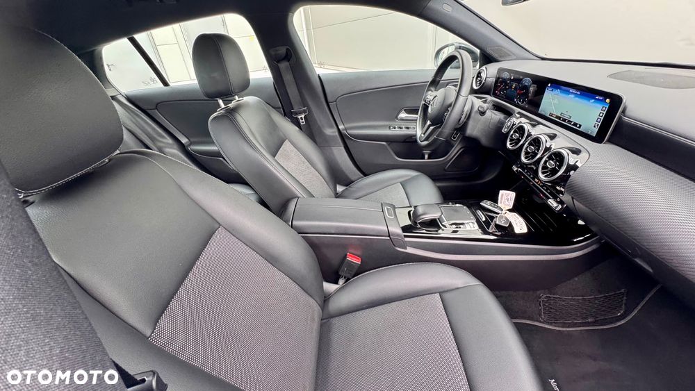 Mercedes-Benz CLA 200 7G-DCT Edition Progressive Line - 28