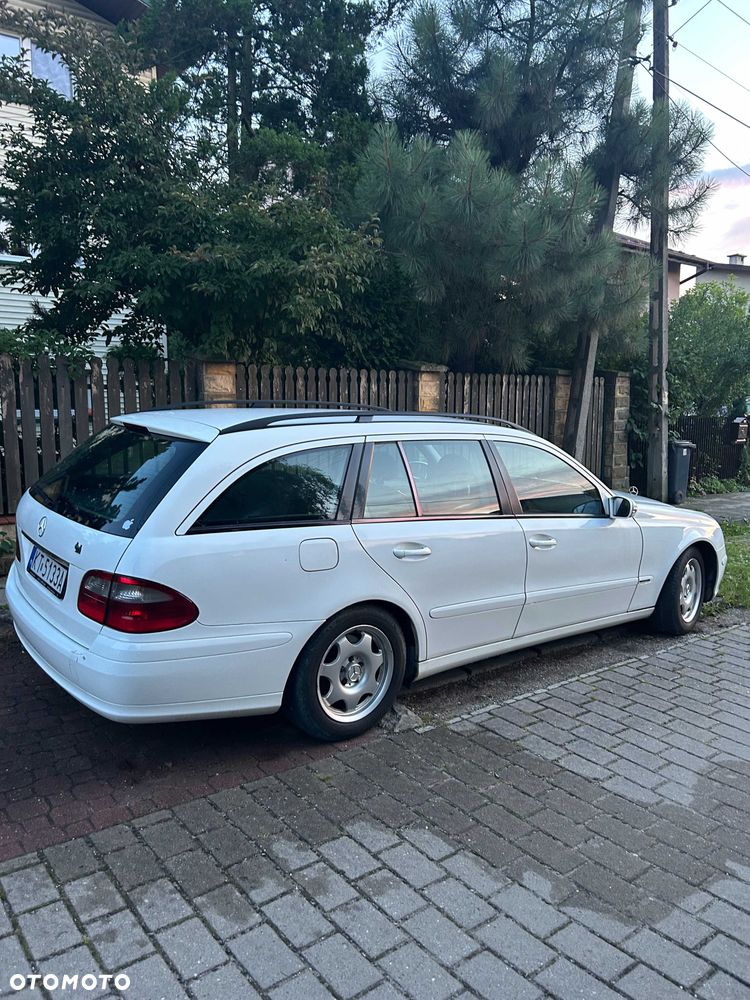 Mercedes-Benz Klada E 2004 photo 3