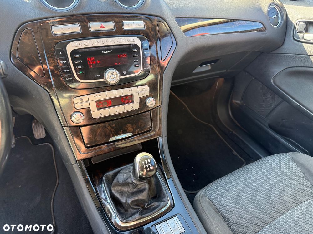 Ford Mondeo 2.0 Ghia X100 / X - 8