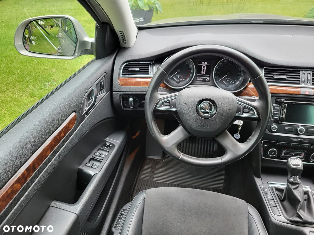 Skoda Superb 2.0 TDI Exclusive - 19
