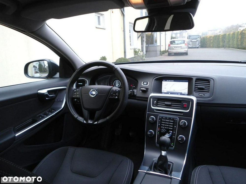 Volvo V60 D2 Momentum - 23