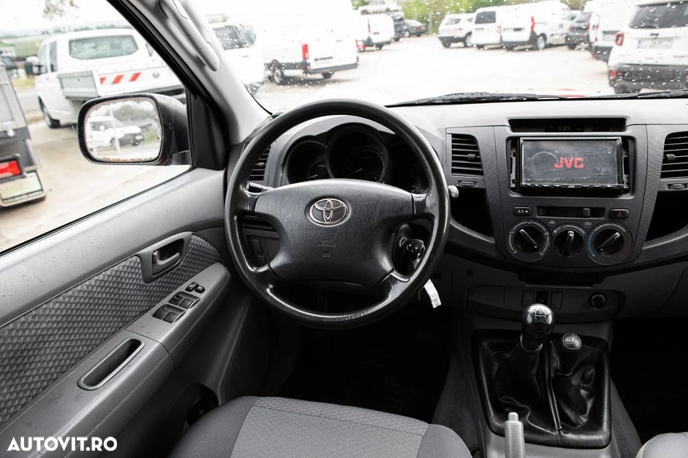 Toyota Hilux 4x4 Double Cab - 7