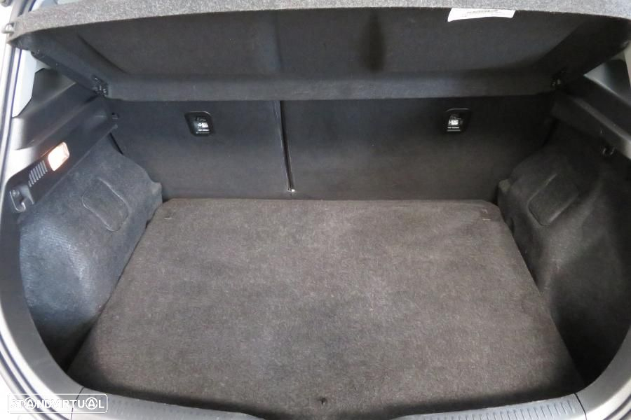 Toyota Auris 1.4 D-4D Com. +P.Sport+Navi - 26