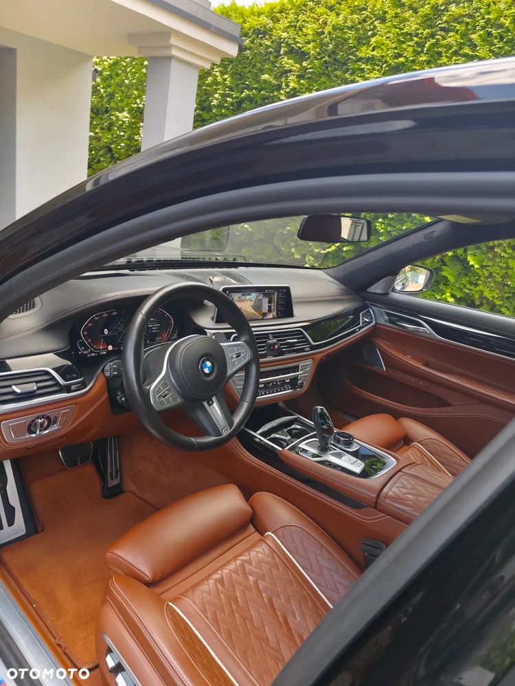 BMW Seria 7 750Li xDrive - 26