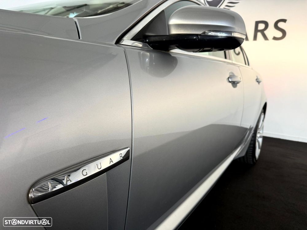 Jaguar XF 2.2 D Premium Luxury - 7