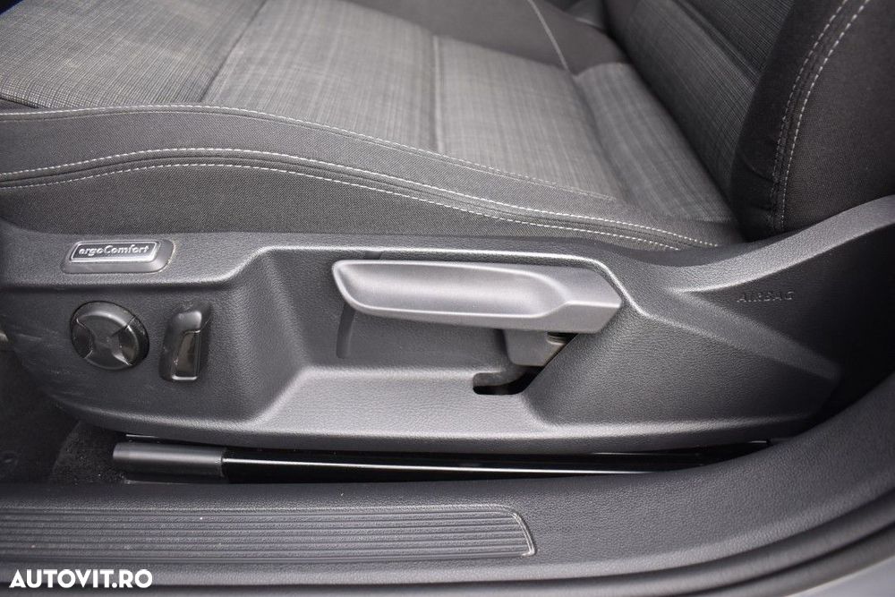 Volkswagen Passat 2.0 TDI DSG Comfortline - 40