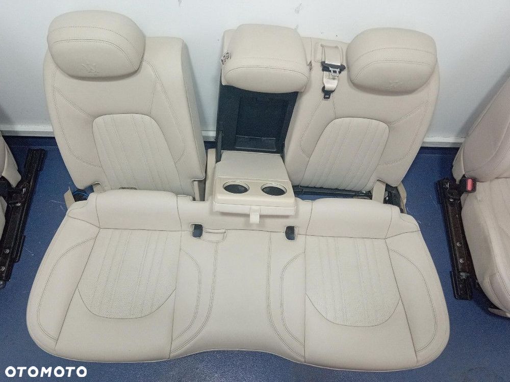 MASERATI LEVANTE FOTELE KANAPA BOCZKI WNĘTRZE SKÓRA BEŻ KOMPLET LHD - 3