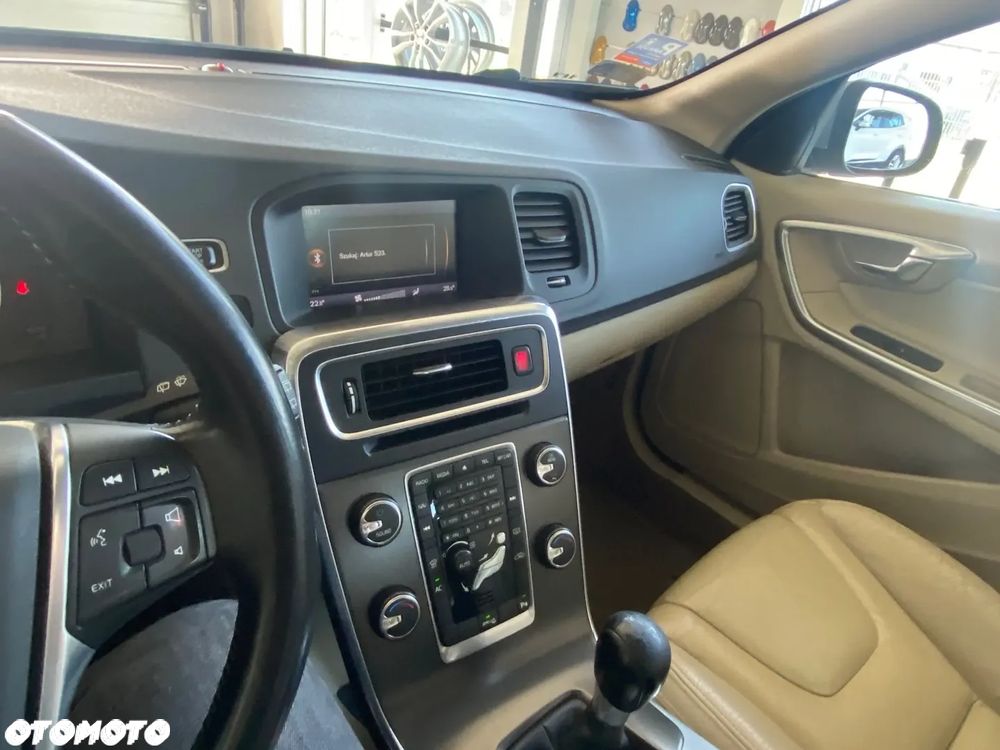Volvo V60 D2 Momentum - 13