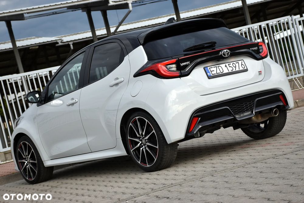 Toyota Yaris Hybrid 1.5 GR Sport - 10