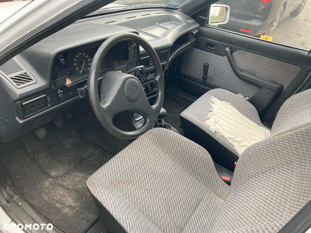 Opel Kadett 1.4 CS - 6