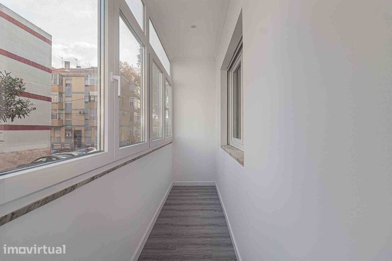 APARTAMENTO T3 TOTALMENTE REMODELADO COM VARANDAS E ARRECADAÇÃO - Grande imagem: 4/8