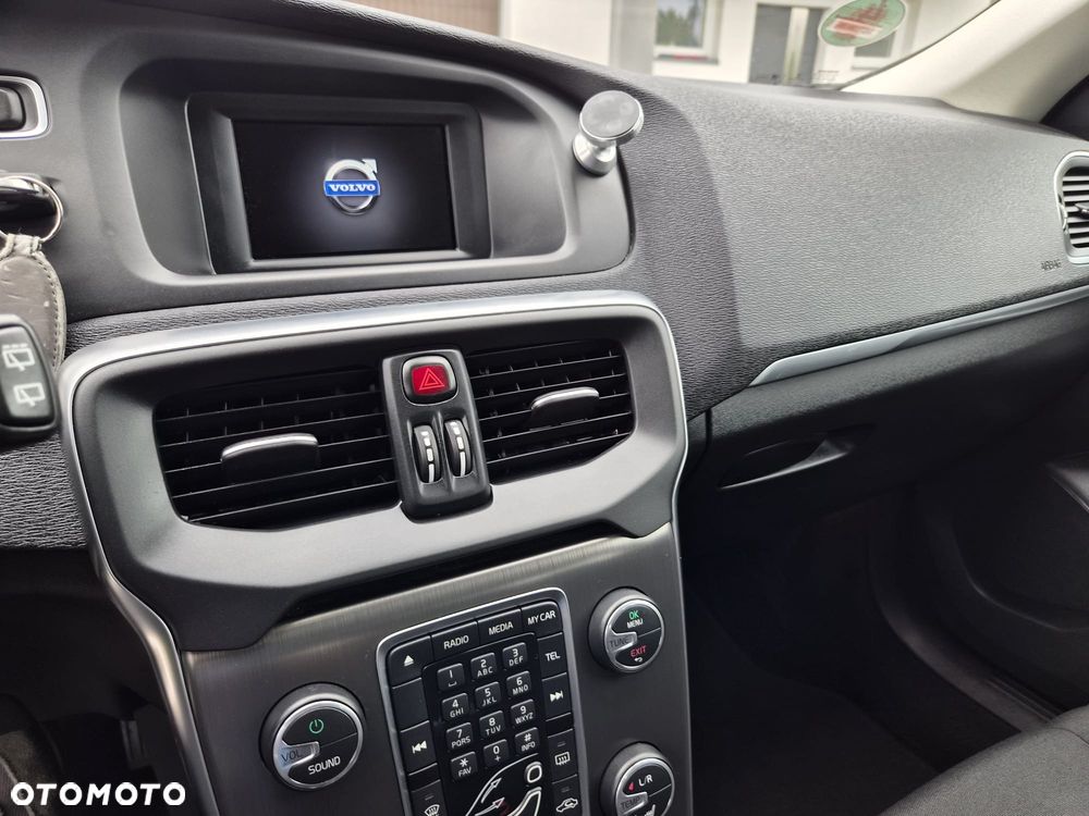 Volvo V40 D2 - 15